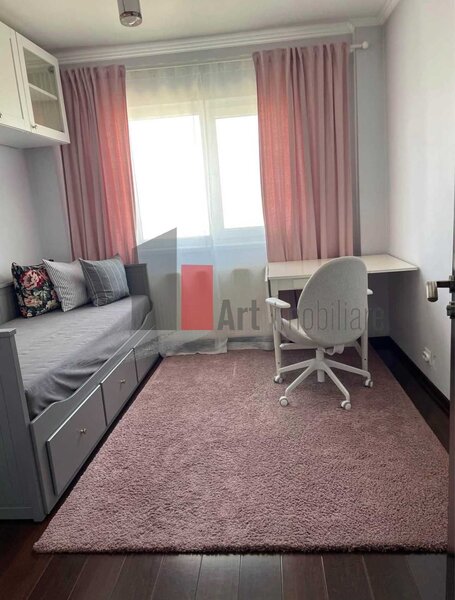 Inchiriez apartament 3 camere  si loc de parcare in zona Piata Gorjului