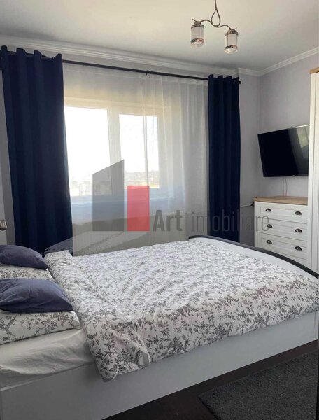 Inchiriez apartament 3 camere  si loc de parcare in zona Piata Gorjului