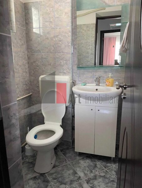 Inchiriez apartament 3 camere  si loc de parcare in zona Piata Gorjului