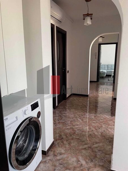 Inchiriez apartament 3 camere  si loc de parcare in zona Piata Gorjului